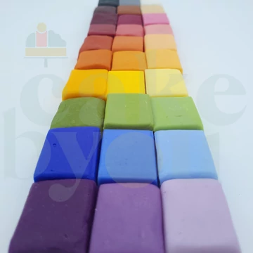 Színes fondant kockák